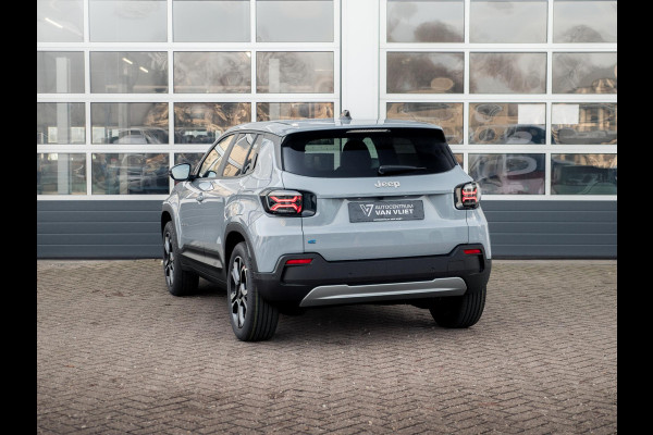 Jeep Avenger Summit 54 kWh | Infotainment&Convenience Pack & Warmtepomp | Winter Pack | Storm Grey