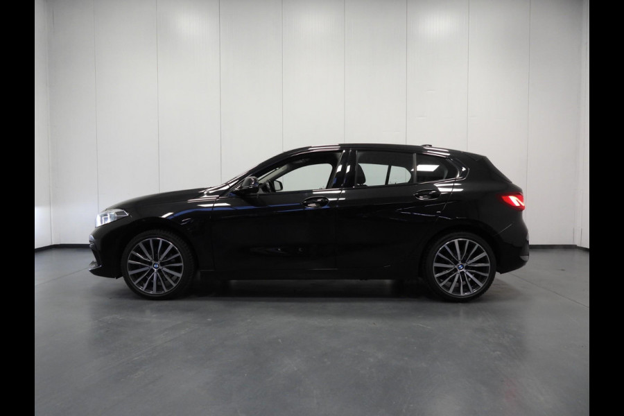 BMW 1-serie 118i Aut. Intro Sport Line VOL LEER/NAVI/CAMERA/LED/18"LMV!