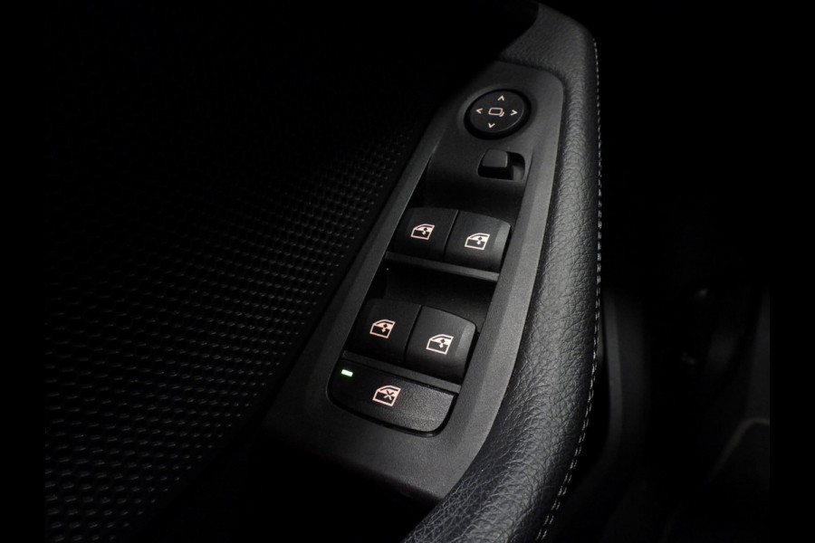 BMW 1-serie 118i Aut. Intro Sport Line VOL LEER/NAVI/CAMERA/LED/18"LMV!