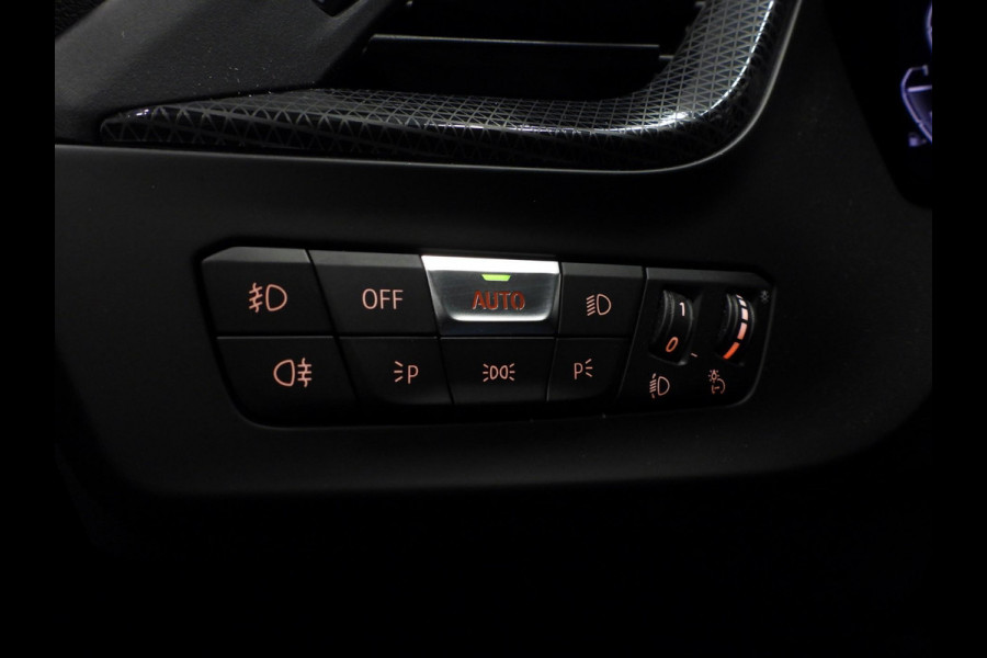 BMW 1-serie 118i Aut. Intro Sport Line VOL LEER/NAVI/CAMERA/LED/18"LMV!