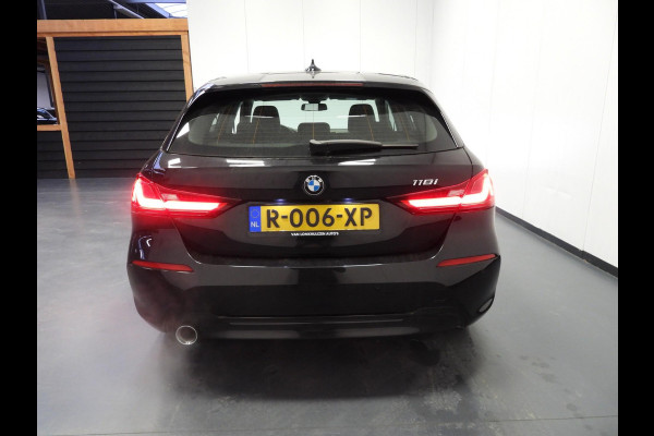 BMW 1-serie 118i Aut. Intro Sport Line VOL LEER/NAVI/CAMERA/LED/18"LMV!
