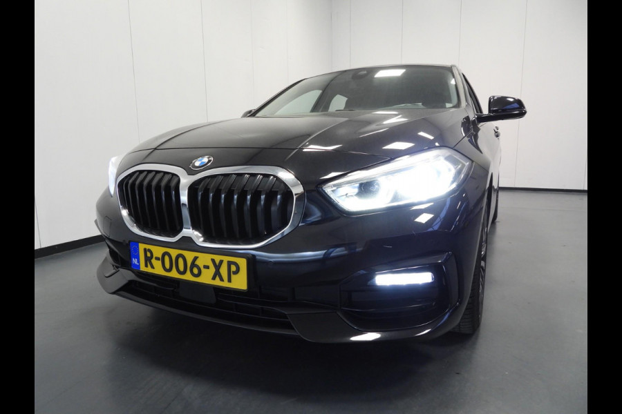BMW 1-serie 118i Aut. Intro Sport Line VOL LEER/NAVI/CAMERA/LED/18"LMV!