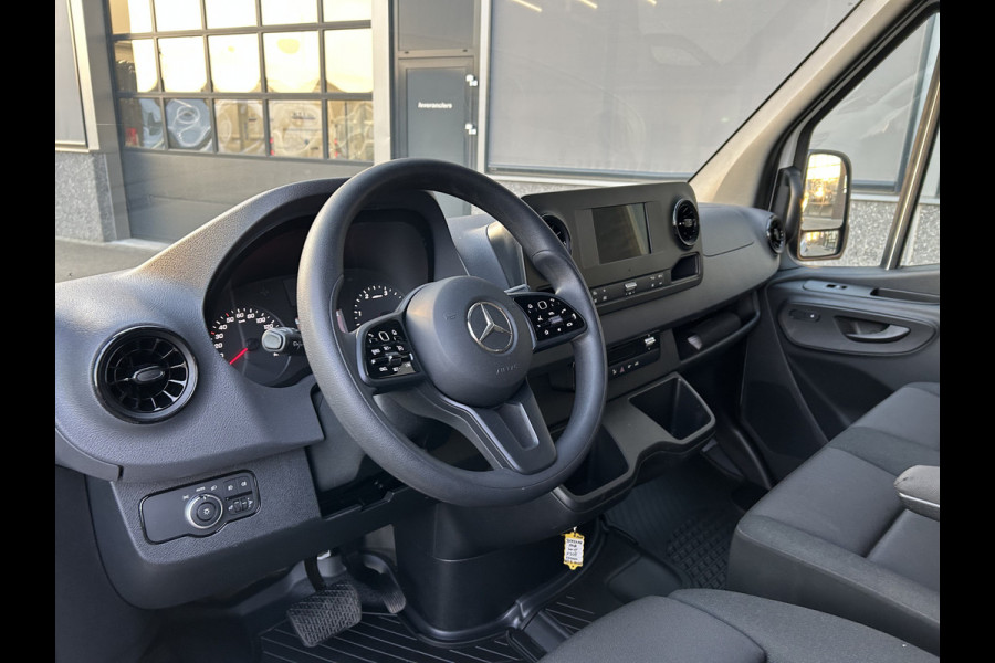 Mercedes-Benz Sprinter 317 CDI L2 H2 Automaat / 360 Camera / MBUX / Navigatie / Cruise control / Airco / 270 Graden achterdeuren