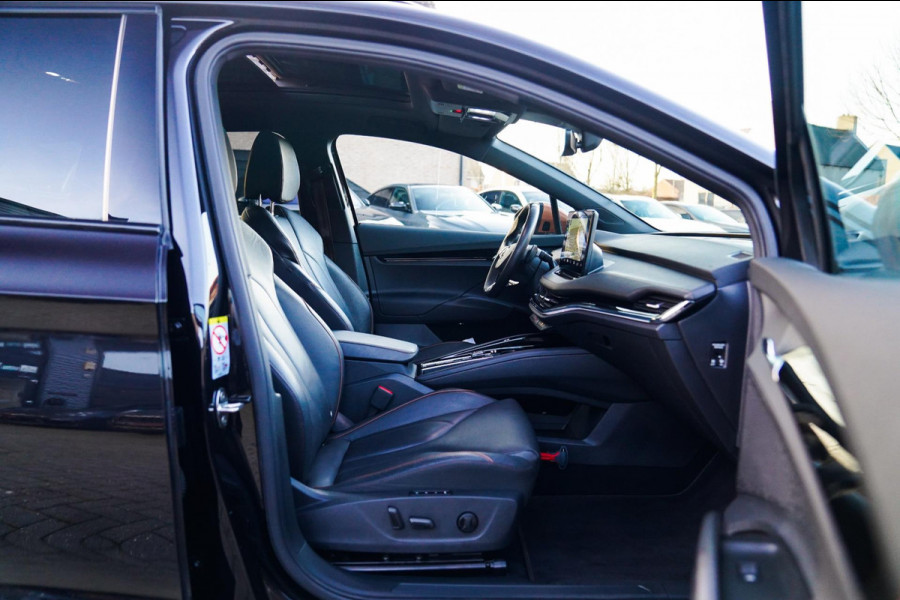 Škoda ENYAQ iV 80 Founders Edition Black SOH91% | Massage | Stuurwielverwarming | 360 Camera | Achterbank Verwarming