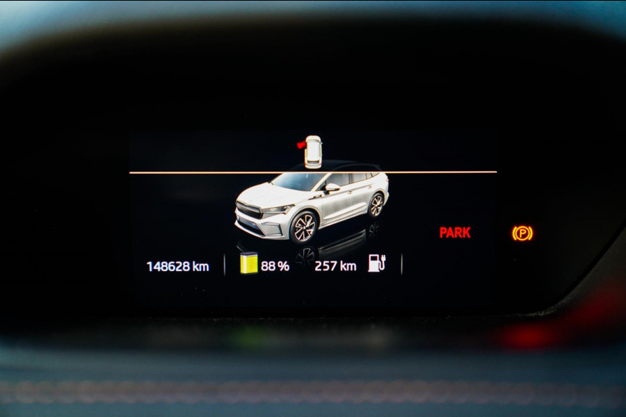 Škoda ENYAQ iV 80 Founders Edition Black SOH91% | Massage | Stuurwielverwarming | 360 Camera | Achterbank Verwarming