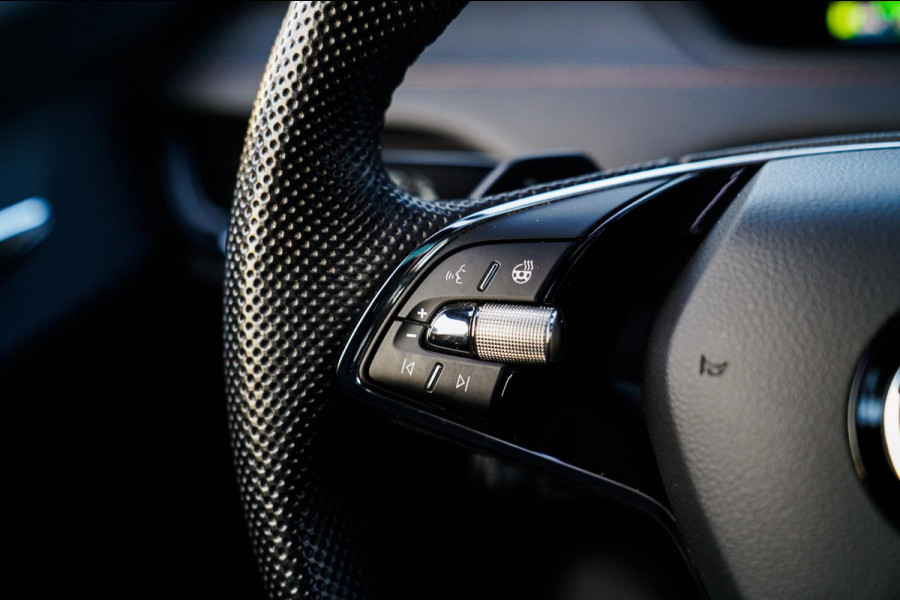 Škoda ENYAQ iV 80 Founders Edition Black SOH91% | Massage | Stuurwielverwarming | 360 Camera | Achterbank Verwarming