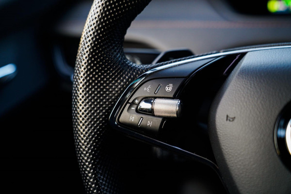 Škoda ENYAQ iV 80 Founders Edition Black SOH91% | Massage | Stuurwielverwarming | 360 Camera | Achterbank Verwarming