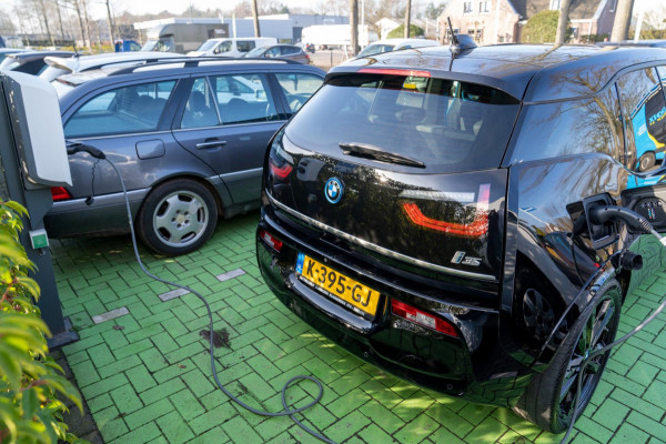 BMW i3 S Dark Shadow Edition 42 kWh|Prijs rijklaar incl 12 mnd garantie|Navi Camera Stoelverwarming
