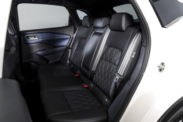 Nissan QASHQAI 1.3 MHEV Xtronic Tekna Plus - Automaat | Pano | Bose | Trekhaak | Dig. Cockpit | Adapt. Cruise | Winterpakket | Memory | 360 Camera | NAV + App. Connect | ECC | LM 20" |