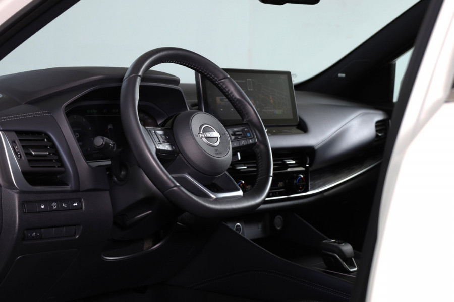 Nissan QASHQAI 1.3 MHEV Xtronic Tekna Plus - Automaat | Pano | Bose | Trekhaak | Dig. Cockpit | Adapt. Cruise | Winterpakket | Memory | 360 Camera | NAV + App. Connect | ECC | LM 20" |