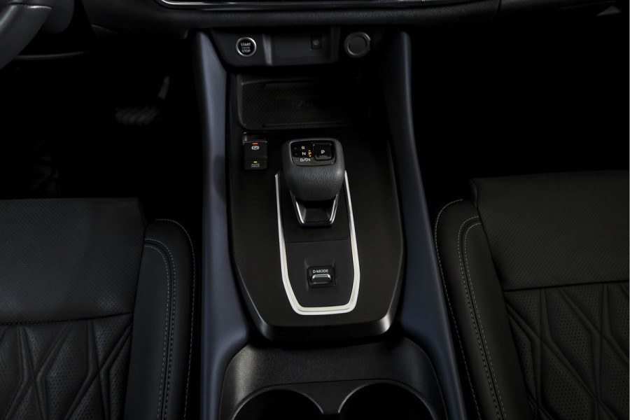 Nissan QASHQAI 1.3 MHEV Xtronic Tekna Plus - Automaat | Pano | Bose | Trekhaak | Dig. Cockpit | Adapt. Cruise | Winterpakket | Memory | 360 Camera | NAV + App. Connect | ECC | LM 20" |