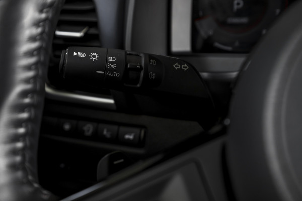 Nissan QASHQAI 1.3 MHEV Xtronic Tekna Plus - Automaat | Pano | Bose | Trekhaak | Dig. Cockpit | Adapt. Cruise | Winterpakket | Memory | 360 Camera | NAV + App. Connect | ECC | LM 20" |