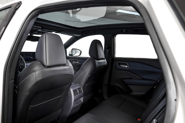 Nissan QASHQAI 1.3 MHEV Xtronic Tekna Plus - Automaat | Pano | Bose | Trekhaak | Dig. Cockpit | Adapt. Cruise | Winterpakket | Memory | 360 Camera | NAV + App. Connect | ECC | LM 20" |