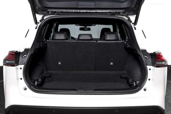 Nissan QASHQAI 1.3 MHEV Xtronic Tekna Plus - Automaat | Pano | Bose | Trekhaak | Dig. Cockpit | Adapt. Cruise | Winterpakket | Memory | 360 Camera | NAV + App. Connect | ECC | LM 20" |