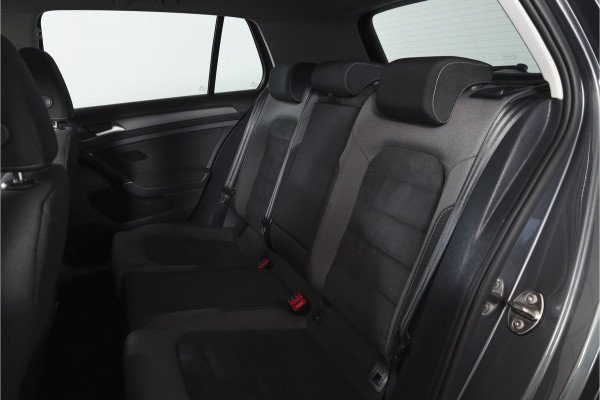 Volkswagen Golf 1.5 TSI 130 PK Comfortline Business | Adapt. Cruise | Stoelverw. | PDC | NAV + App. Connect | ECC | Trekhaak | DAB | LM 17" |