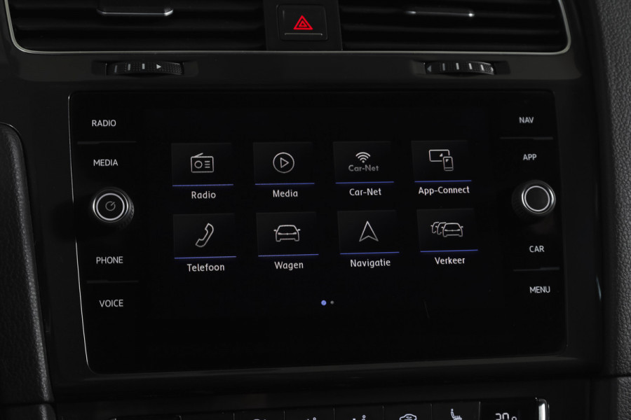 Volkswagen Golf 1.5 TSI 130 PK Comfortline Business | Adapt. Cruise | Stoelverw. | PDC | NAV + App. Connect | ECC | Trekhaak | DAB | LM 17" |