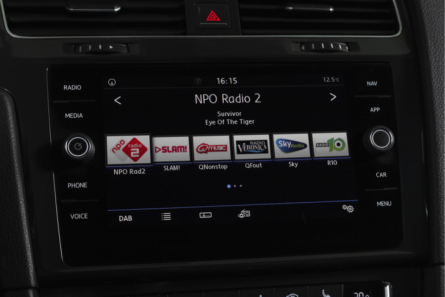 Volkswagen Golf 1.5 TSI 130 PK Comfortline Business | Adapt. Cruise | Stoelverw. | PDC | NAV + App. Connect | ECC | Trekhaak | DAB | LM 17" |