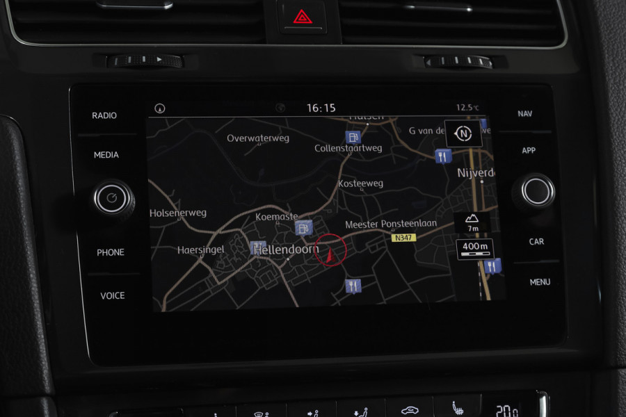 Volkswagen Golf 1.5 TSI 130 PK Comfortline Business | Adapt. Cruise | Stoelverw. | PDC | NAV + App. Connect | ECC | Trekhaak | DAB | LM 17" |