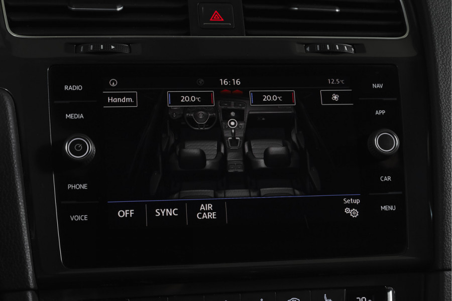 Volkswagen Golf 1.5 TSI 130 PK Comfortline Business | Adapt. Cruise | Stoelverw. | PDC | NAV + App. Connect | ECC | Trekhaak | DAB | LM 17" |