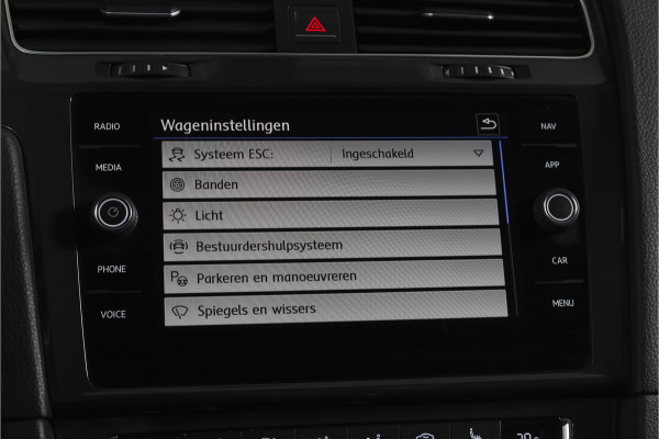 Volkswagen Golf 1.5 TSI 130 PK Comfortline Business | Adapt. Cruise | Stoelverw. | PDC | NAV + App. Connect | ECC | Trekhaak | DAB | LM 17" |