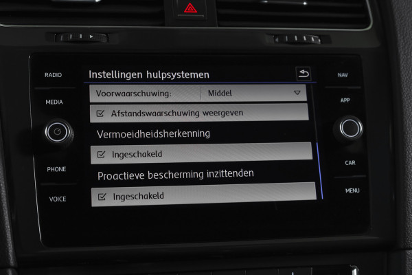 Volkswagen Golf 1.5 TSI 130 PK Comfortline Business | Adapt. Cruise | Stoelverw. | PDC | NAV + App. Connect | ECC | Trekhaak | DAB | LM 17" |