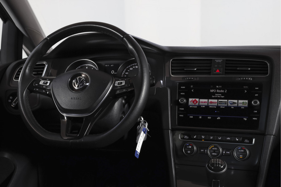 Volkswagen Golf 1.5 TSI 130 PK Comfortline Business | Adapt. Cruise | Stoelverw. | PDC | NAV + App. Connect | ECC | Trekhaak | DAB | LM 17" |