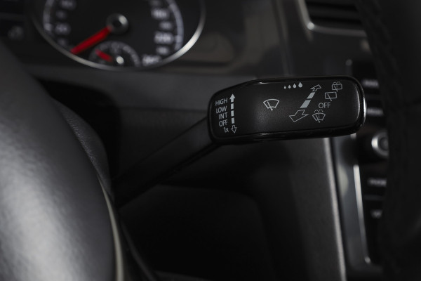 Volkswagen Golf 1.5 TSI 130 PK Comfortline Business | Adapt. Cruise | Stoelverw. | PDC | NAV + App. Connect | ECC | Trekhaak | DAB | LM 17" |