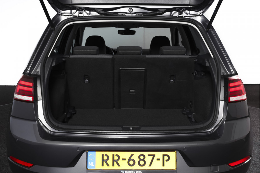Volkswagen Golf 1.5 TSI 130 PK Comfortline Business | Adapt. Cruise | Stoelverw. | PDC | NAV + App. Connect | ECC | Trekhaak | DAB | LM 17" |