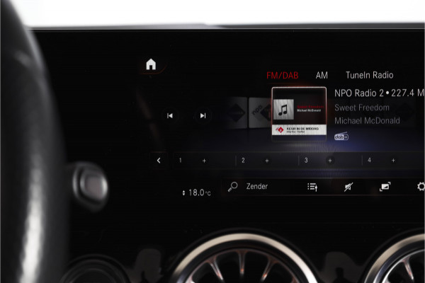 Mercedes-Benz B-Klasse 250 e AMG Line Hybride - Automaat | Dig. Cockpit | Cruise | Stoelverw. | PDC | Camera | NAV | ECC | Elek. Klep | Afn. Trekhaak | LM 18" |