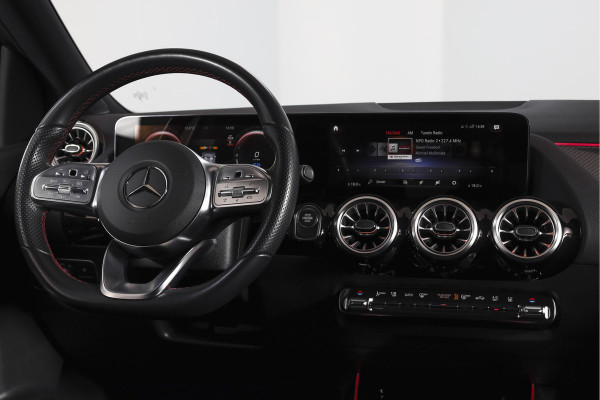 Mercedes-Benz B-Klasse 250 e AMG Line Hybride - Automaat | Dig. Cockpit | Cruise | Stoelverw. | PDC | Camera | NAV | ECC | Elek. Klep | Afn. Trekhaak | LM 18" |