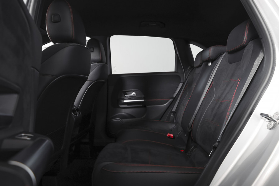 Mercedes-Benz B-Klasse 250 e AMG Line Hybride - Automaat | Dig. Cockpit | Cruise | Stoelverw. | PDC | Camera | NAV | ECC | Elek. Klep | Afn. Trekhaak | LM 18" |