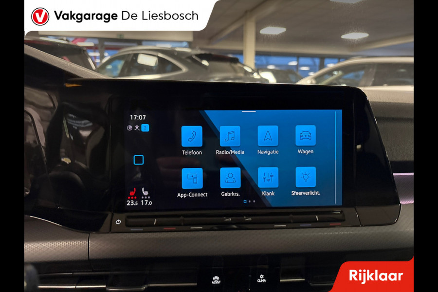 Volkswagen Golf 1.0 eTSI Life Business active / IQlight / panoramadak / keyless / stoel en stuur verwarming