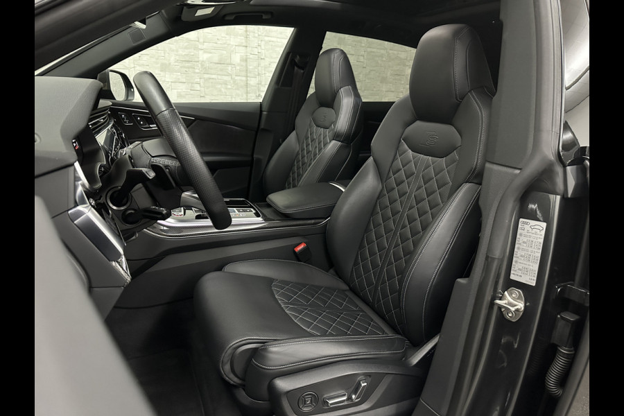 Audi Q8 SQ8 4.0 TFSI Quattro | RS-Stoelen | Panorama | Massage | Ventilatie | 23'' | B&O Sound | Trekhaak | Carbon | Luchtvering | Black-Optic | BTW-Auto | Memory | Leder | Matrix-LED | Carplay |