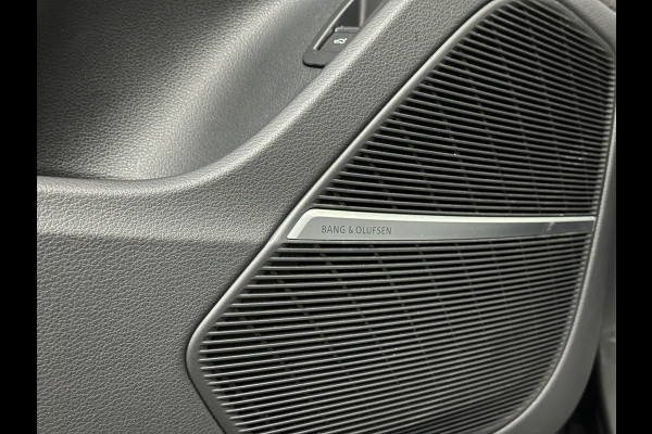 Audi Q8 SQ8 4.0 TFSI Quattro | RS-Stoelen | Panorama | Massage | Ventilatie | 23'' | B&O Sound | Trekhaak | Carbon | Luchtvering | Black-Optic | BTW-Auto | Memory | Leder | Matrix-LED | Carplay |