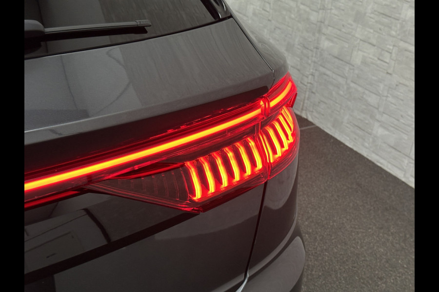 Audi Q8 SQ8 4.0 TFSI Quattro | RS-Stoelen | Panorama | Massage | Ventilatie | 23'' | B&O Sound | Trekhaak | Carbon | Luchtvering | Black-Optic | BTW-Auto | Memory | Leder | Matrix-LED | Carplay |