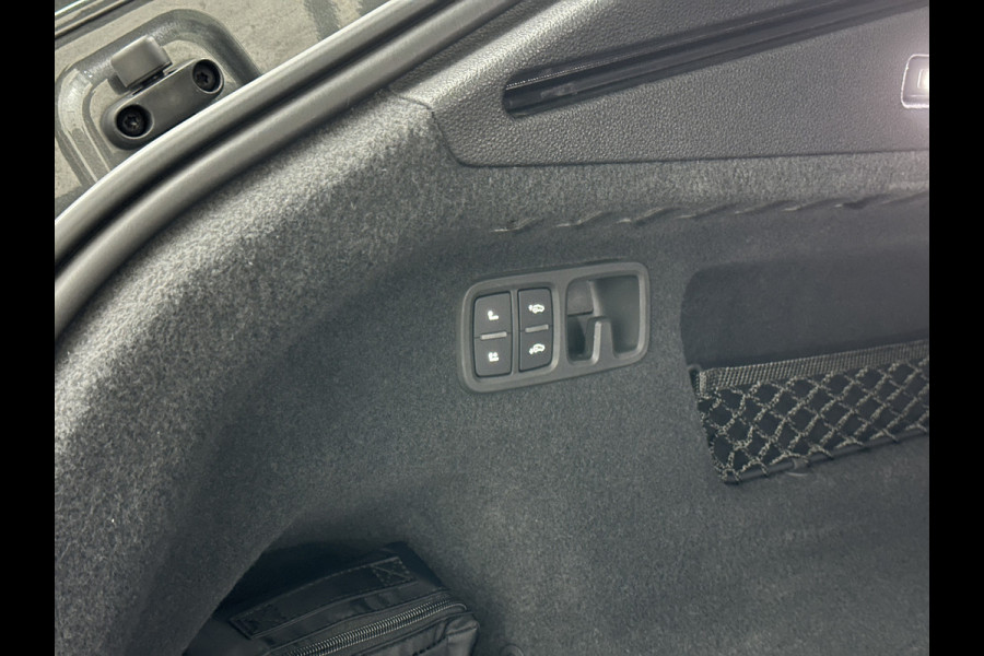 Audi Q8 SQ8 4.0 TFSI Quattro | RS-Stoelen | Panorama | Massage | Ventilatie | 23'' | B&O Sound | Trekhaak | Carbon | Luchtvering | Black-Optic | BTW-Auto | Memory | Leder | Matrix-LED | Carplay |