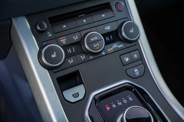 Land Rover Range Rover Evoque 2.0 Si4 HSE Dynamic Panodak Meridian Camera Navigatie Leer Stoelverw.