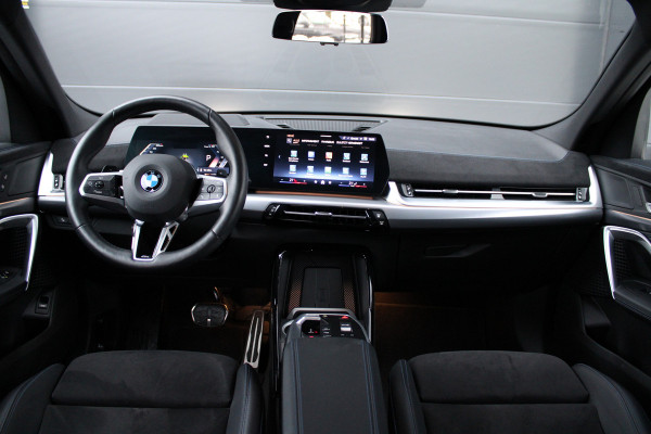 BMW X2 sDrive20i | BTW | M-SPORT | 360 CAMERA | HUD | KEYLESS | SPORTSTOELEN |