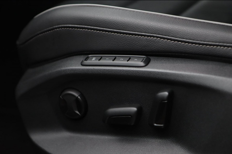 Volkswagen Tiguan 2.0 TSI 4Motion 3x R-Line Black Edition / PANO / 2X MEMORY / VIRTUAL / KEYLESS / CAMERA