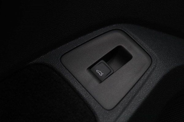 Volkswagen Tiguan 2.0 TSI 4Motion 3x R-Line Black Edition / PANO / 2X MEMORY / VIRTUAL / KEYLESS / CAMERA