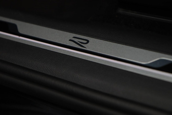 Volkswagen Tiguan 2.0 TSI 4Motion 3x R-Line Black Edition / PANO / 2X MEMORY / VIRTUAL / KEYLESS / CAMERA