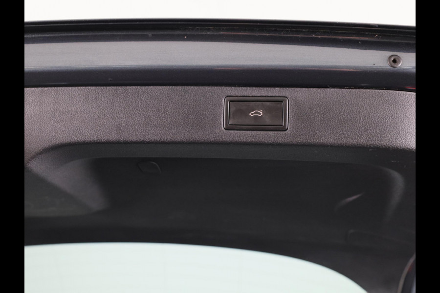 Škoda Kamiq 1.0 TSI Business Edition 110pk Automaat | Navigatie | Climatronic | Stoelverwarming | Parkeersensoren voor en achter