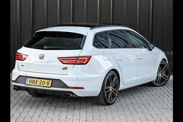 Seat Leon ST 2.0 TSI CUPRA 300 · Panorama dak · Beats Sound · Black line · Full Led · Camera · Stoelverwarming · Adaptive Cruise · Virtual