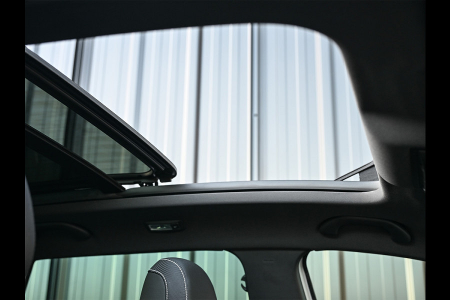 Seat Leon ST 2.0 TSI CUPRA 300 · Panorama dak · Beats Sound · Black line · Full Led · Camera · Stoelverwarming · Adaptive Cruise · Virtual