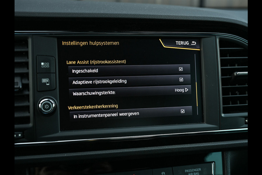 Seat Leon ST 2.0 TSI CUPRA 300 · Panorama dak · Beats Sound · Black line · Full Led · Camera · Stoelverwarming · Adaptive Cruise · Virtual