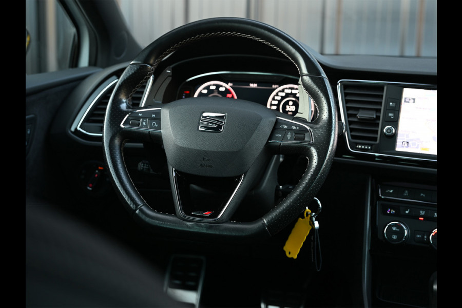 Seat Leon ST 2.0 TSI CUPRA 300 · Panorama dak · Beats Sound · Black line · Full Led · Camera · Stoelverwarming · Adaptive Cruise · Virtual