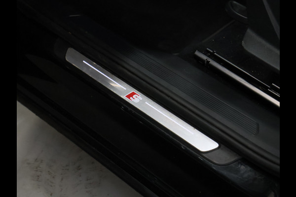 Audi Q4 e-tron 40 Launch edition S Competition 77 kWh [SCHUIFKANTELDAK, SPORTSTOELEN, APPLE CARPLAY, ANDROID, ADAPTIVE CRUISE, STOELVERWARMING, CAMERA, CLIMATE, NIEUWSTAAT]