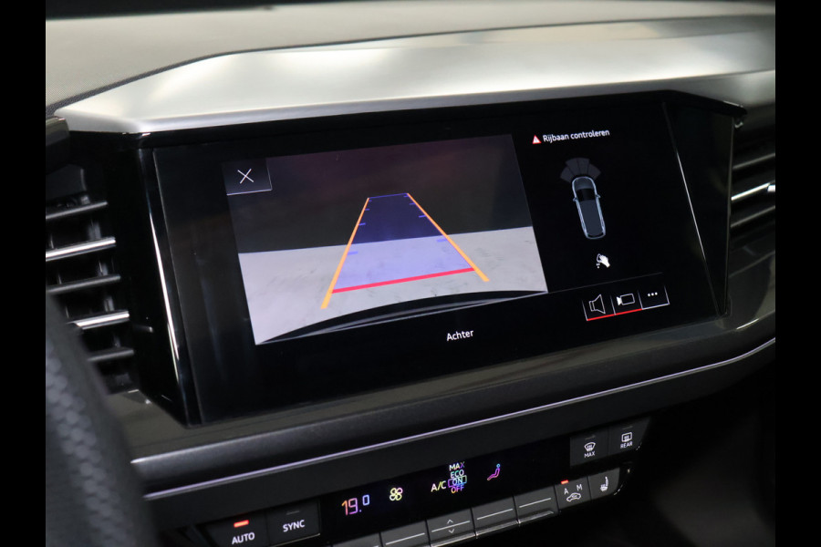 Audi Q4 e-tron 40 Launch edition S Competition 77 kWh [SCHUIFKANTELDAK, SPORTSTOELEN, APPLE CARPLAY, ANDROID, ADAPTIVE CRUISE, STOELVERWARMING, CAMERA, CLIMATE, NIEUWSTAAT]