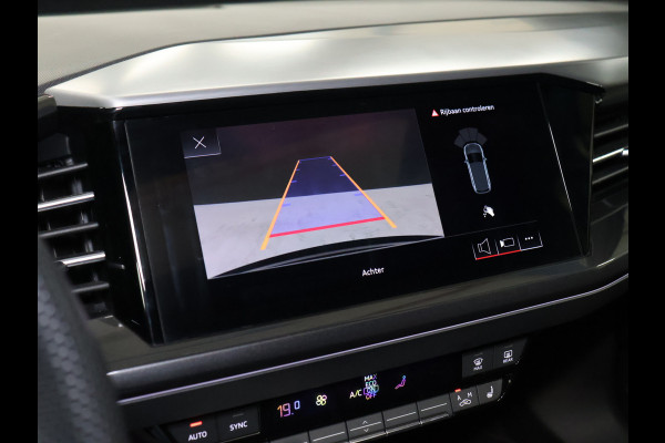Audi Q4 e-tron 40 Launch edition S Competition 77 kWh [SCHUIFKANTELDAK, SPORTSTOELEN, APPLE CARPLAY, ANDROID, ADAPTIVE CRUISE, STOELVERWARMING, CAMERA, CLIMATE, NIEUWSTAAT]