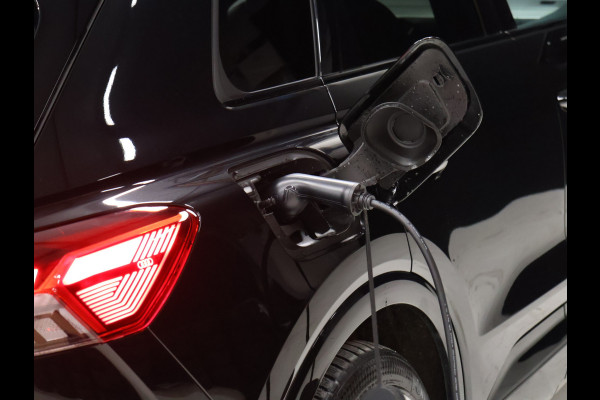 Audi Q4 e-tron 40 Launch edition S Competition 77 kWh [SCHUIFKANTELDAK, SPORTSTOELEN, APPLE CARPLAY, ANDROID, ADAPTIVE CRUISE, STOELVERWARMING, CAMERA, CLIMATE, NIEUWSTAAT]